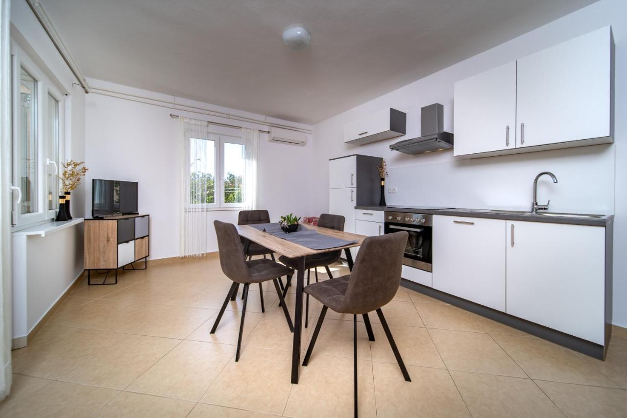 Apartmani Milena Barbat na Rabu Екстер'єр фото